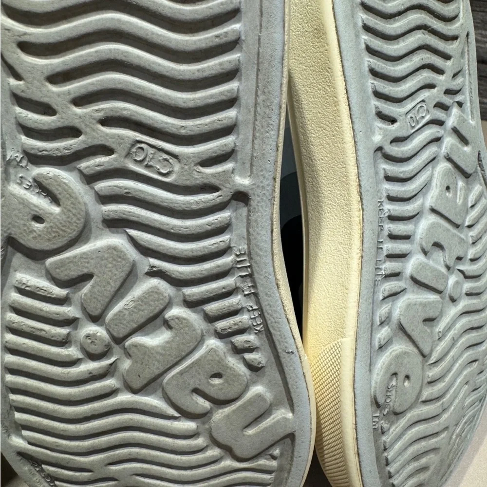 Native Kids Gray Camo Slip On Shoes Size 10 Summer Camp Beach Water Casual